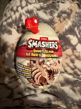 ZURU Smashers Dino Island Surprise Egg Toy - White & Red